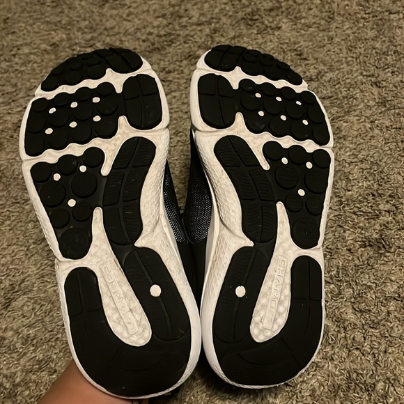 Under Armour Charged Assert 10 Black Lightweight Running Sneakers - Picture 4 of 6